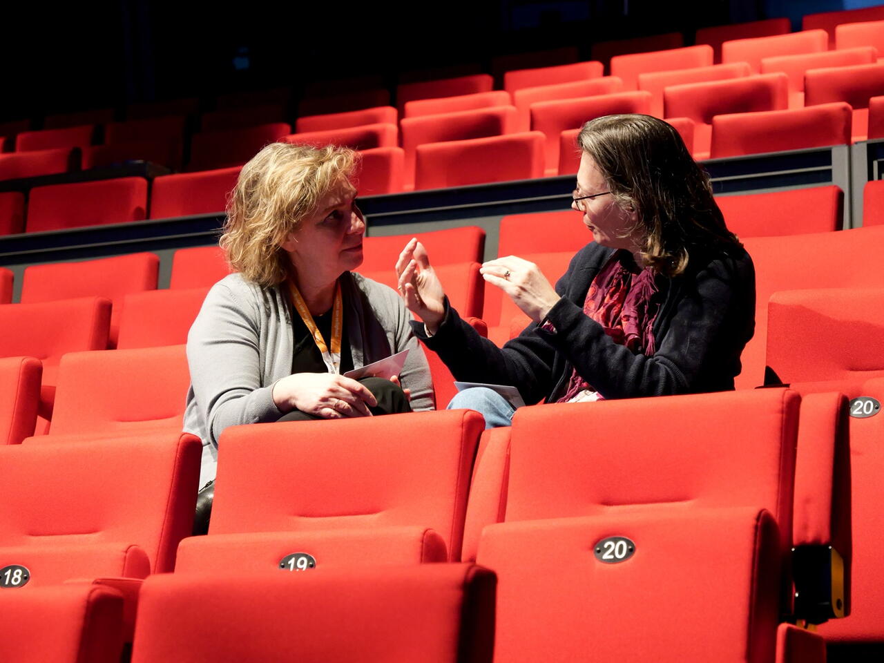 In dialoog tijdens de bijeenkomst weerbaar en verbonden